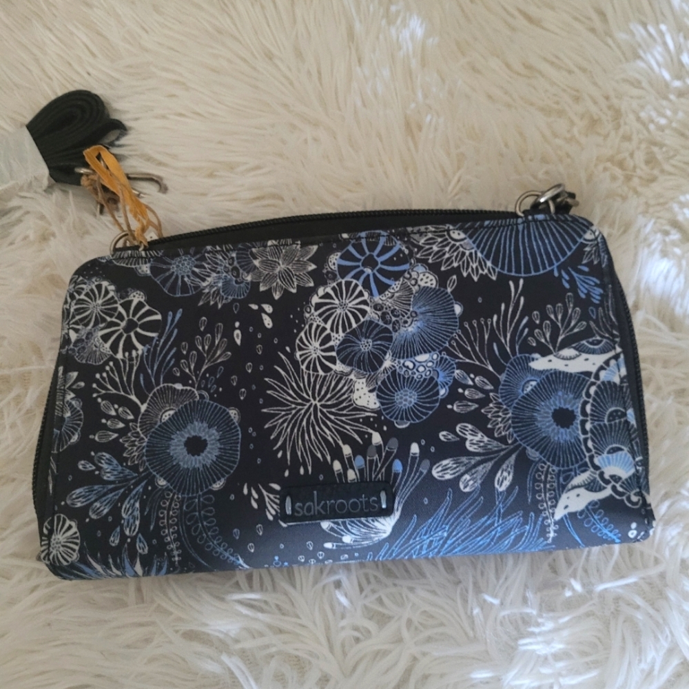Sakroots -Large Smartphone Crossbody Purse.